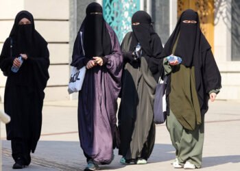 ޝަރުޢީ ދާއިރާގެ އަންހެން މުއައްޒަފުން މޫނު ބުރުގާ އެޅުން ހުއްދަކޮށްފި