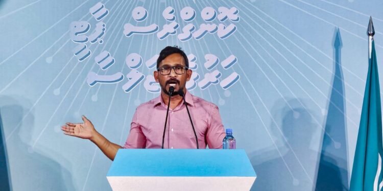 ފިތުނަ ފެތުރުމަށް ރައީސް ޔާމީން، މެމްބަރު އައްބާހަށް ތިންމިލިއަން ރުފިޔާ ދިން- މެމްބަރ ފަލާހް