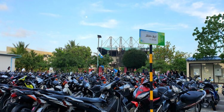 ވިލިމާލެ ފެރީޓާމިނަލް ސަރަޙައްދުގައި ޕާކު ކުރާއިރު ސަމާލުވުމަށް އެދިއްޖެ