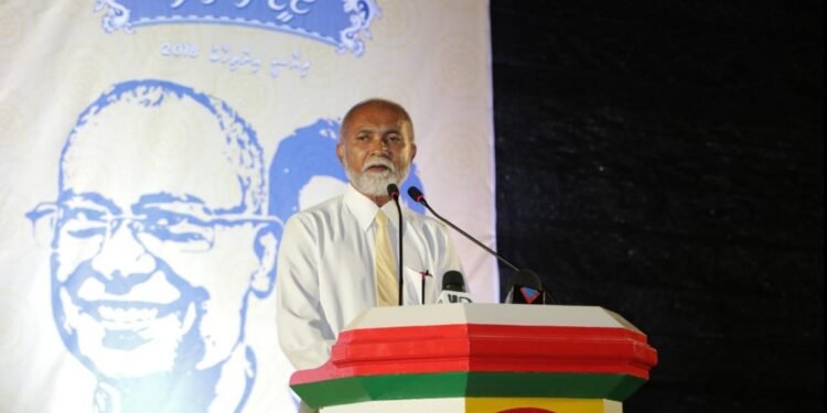 ގިނަ އިމާމުން ޤުރުއާން ކިޔަވަނީ ތަޖުވީދު ޢިލްމުގެ ޤަވާޢިދުތަކާ ޚިލާފަށް: ޝެއިޚް ހުސައިން ރަޝީދު އަހުމަދު