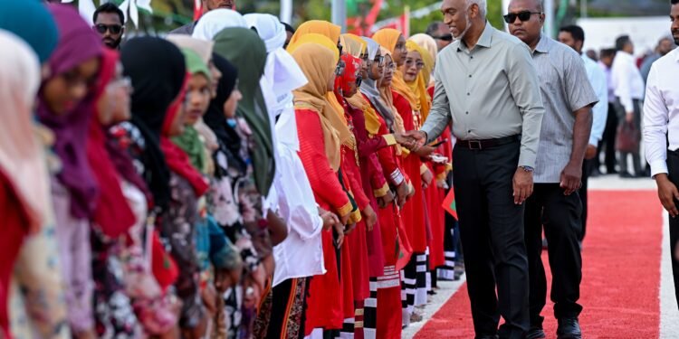 ރައީސުލްޖުމުހޫރިއްޔާ، ހަތަރު އަތޮޅެއްގެ މީހުން ދިރިއުޅޭ ރަށްރަށަށް ކުރެއްވި ދަތުރުފުޅު ނިންމަވާލަައްވައިފި