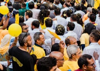 ސިޔާސީޕާޓީތަކަށް ދައުލަތުގެ ބަޖެޓުން ފައިސާ ހޭދަ ކުރަން ޖެހޭތަ!