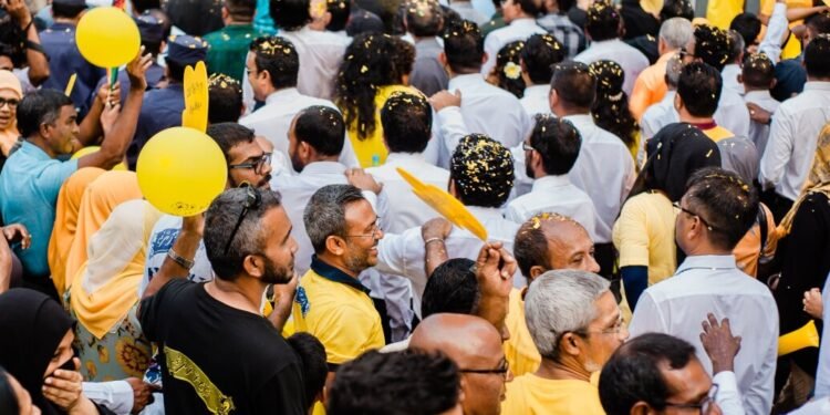 ސިޔާސީޕާޓީތަކަށް ދައުލަތުގެ ބަޖެޓުން ފައިސާ ހޭދަ ކުރަން ޖެހޭތަ!