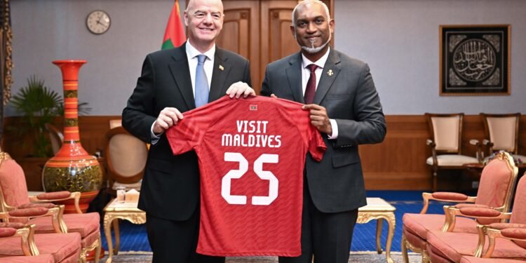 ފީފާގެ ރައީސް، ރައީސުލްޖުމުހޫރިއްޔާގެ އަރިހަށް އިޙްތިރާމްގެ ޒިޔާރަތެއް ކުރައްވައިފި