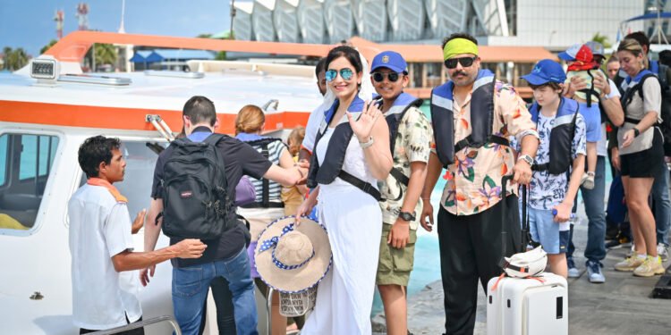 އަހަރުގެ މިހާތަނަށް 2 މިލިއަނާ ގާތްކުރާ އަދަދަކަށް ފަތުރުވެރިން އަތުވެއްޖެ