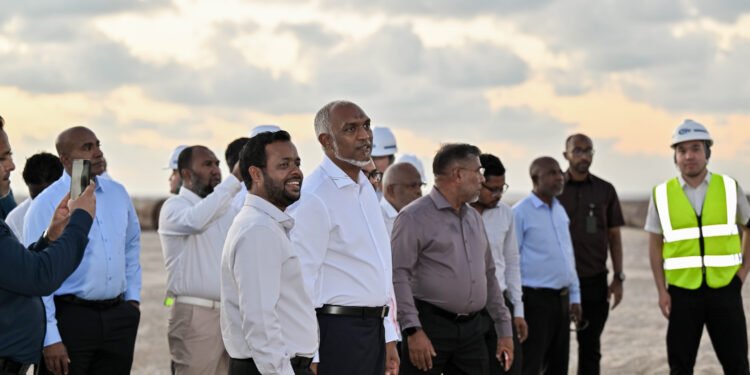 ރައީސުލްޖުމްހޫރިއްޔާ، ރަސްމާލެ ހިއްކާ ސަރަޙައްދަށް ޒިޔާރަތްކުރައްވައި މަޝްރޫޢު ކުރިއަށްދާ ގޮތް ބައްލަވާލައްވައިފި