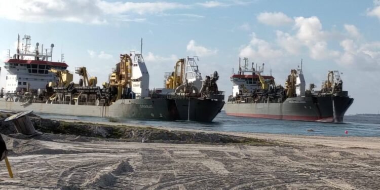 އެއްފަހަރާ ދެ ޑްރެޖަރު ބޭނުންކޮށްގެން ފޭސް ތިނެއް ހިއްކުން ކުރިއަށް