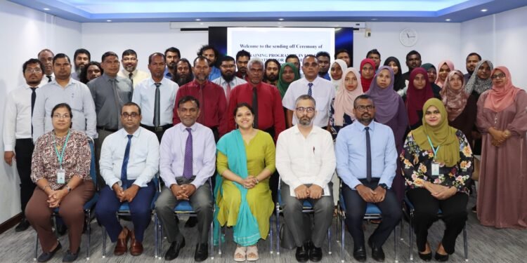 އިންޑިއާ މުވައްޒަފުންނަށް ޑޮލަރު ލިމިޓް މަތިކޮށްފި