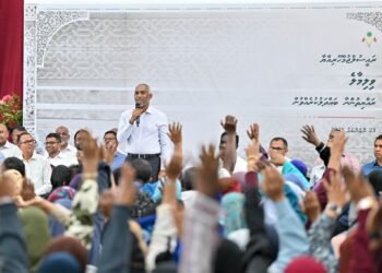 އަންގާރަ ދުވަހުގެ ރޭ ރައީސް މުޢިއްޒު މައްޗަންގޮޅީ ރައްޔިތުންނާ ބައްދަލުކުރައްވަނީ