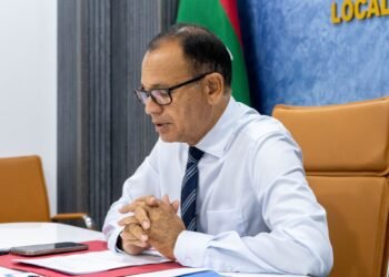 އަތޮޅު ކައުންސިލްތައް އުވުނަސް މުވައްޒަފުންގެ މަގާމުތަކާއި ވަޒީފާއަށް ބިރެއް ނެތް: ވަޒީރު ޝަރީފް