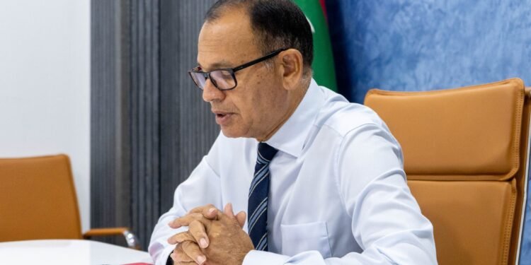އަތޮޅު ކައުންސިލްތައް އުވުނަސް މުވައްޒަފުންގެ މަގާމުތަކާއި ވަޒީފާއަށް ބިރެއް ނެތް: ވަޒީރު ޝަރީފް