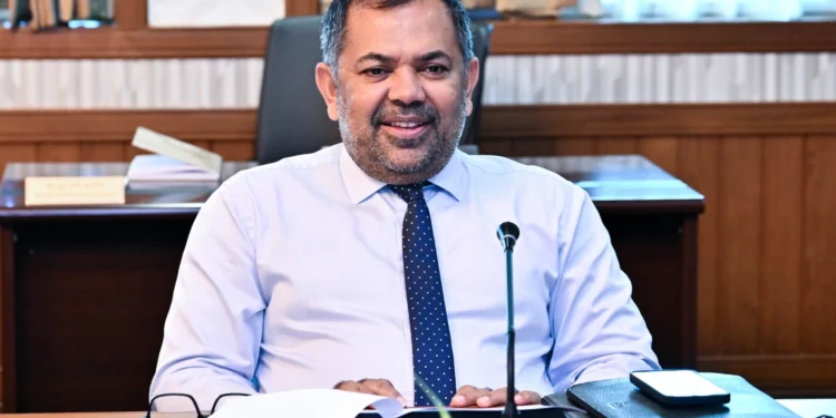 އަމާޒަކީ ދިވެހިންނަށް މާލީ މިނިވަންކަން ހޯދައި ދިނުން