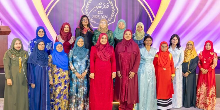 15 މީހަކަށް ރެހެންދި އެވޯޑު ދީފި