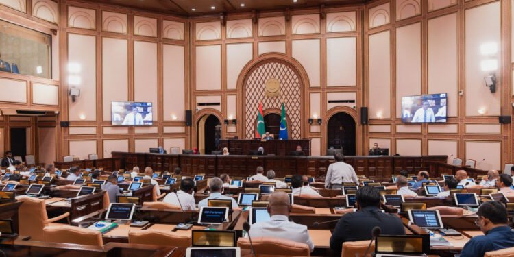 ގޮނޑި ގެއްލުމުގައި ރައްޔިތުންގެ ވޯޓަކަށް ދާން ނުޖެހޭ ކަމަށް މަޖިލީހުން ފާސްކޮށްފި