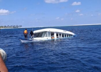 ދެ ދޯންޏެއް ޖެހި، ނުރައްކާތެރި އެކްސިޑެންޓެއް، މީހަކަށް އަނިޔާއެއް ނުވޭ!