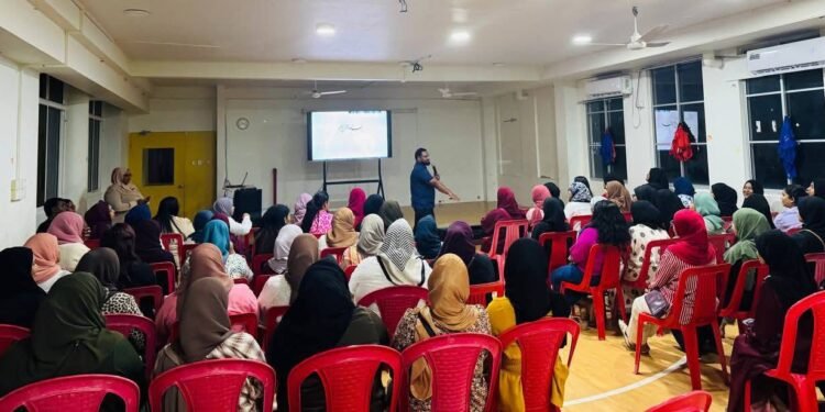 ކޭ ކޭ އިންޓަރ ނެޝަނަލް ޕްރީސްކޫލުގެ މުއައްޒަފުންނަށް ”އަރުތަ“ ޕްރޮގްރާމު ކުރިއަށް ގެންގޮސްފި