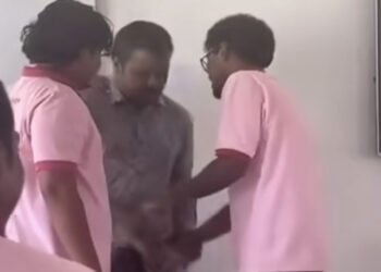 އަހުލާގު ކިޔަވައިދޭ ޕްރޮގްރާމެއް ނިންމައި މާފަށް އެދެންދެން ދަރިވަރު ސަސްޕެންޑްކޮށްފި