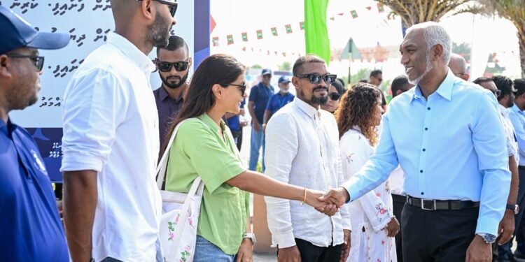 މަސްވެރިންގެ ދުވަސް ފާހަގަކުރަން ރައީސްގެ ދެކަނބަލުން ދުވާފަރަށް