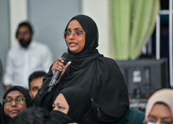 އުއްމީދާ އެކު ރައްޔިތުންގެ ޝަކުވާތައް ރައީސަށް!