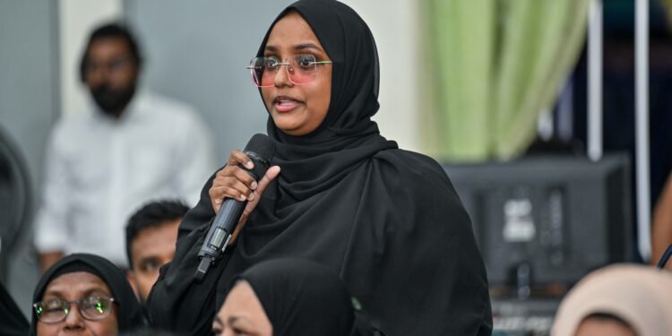 އުއްމީދާ އެކު ރައްޔިތުންގެ ޝަކުވާތައް ރައީސަށް!