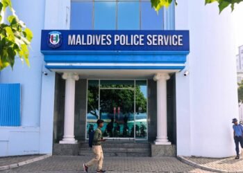 ގެސްޓު ހައުސްގައި މަރުވެފައި އޮއްވާ ފެނުނު މީހާގެ ބަނޑުން 78 ބުލެޓް ޑްރަގް ނަގައިފި