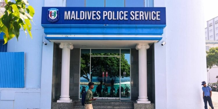 ގެސްޓު ހައުސްގައި މަރުވެފައި އޮއްވާ ފެނުނު މީހާގެ ބަނޑުން 78 ބުލެޓް ޑްރަގް ނަގައިފި