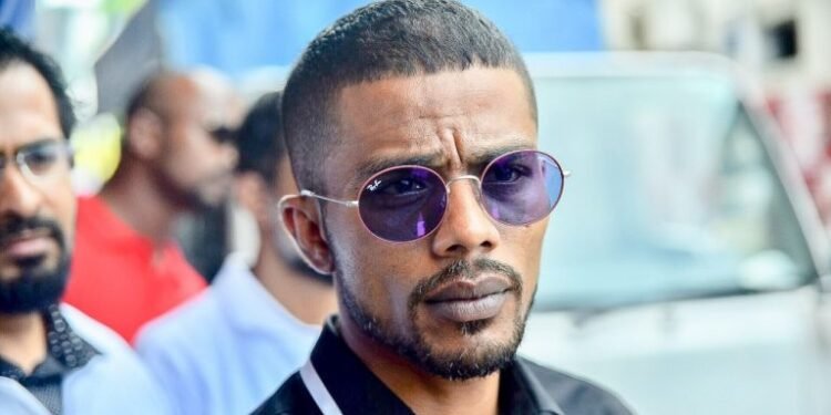 ފަސް ލައްކަ ރުފިޔާ ދައްކަން އަލްހާނަށް ހުކުމެއް