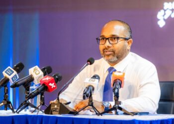 9،000 ބިދޭސީން ޑީޕޯޓުކޮށްފި، ސައްހަ ވޯކް ޕާމިޓެއް ހޯދަން ތިން މަހުގެ މުއްދަތެއް!