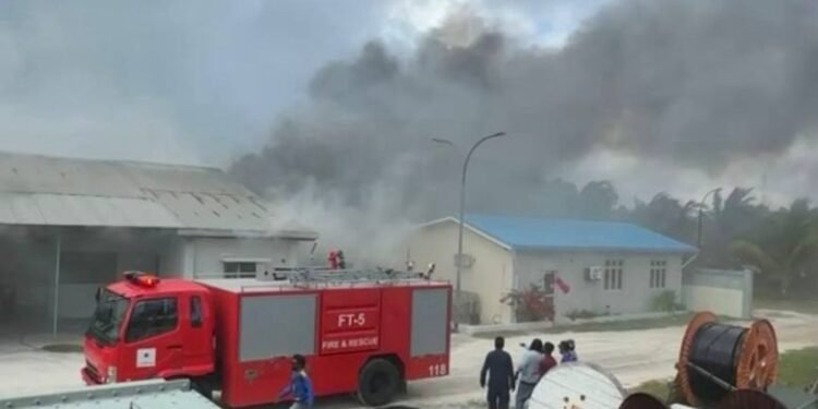 ލ. ގަމު އިންޖީނުގޭގައި އަލިފާން ރޯވެ، ކަރަންޓު ކެނޑިއްޖެ