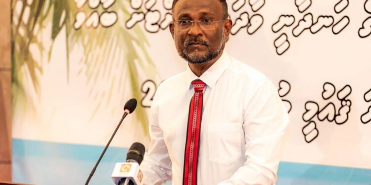 ޅެން ހެދުމުގެ މުބާރާތަކަށް ހުޅުވާލައިފި