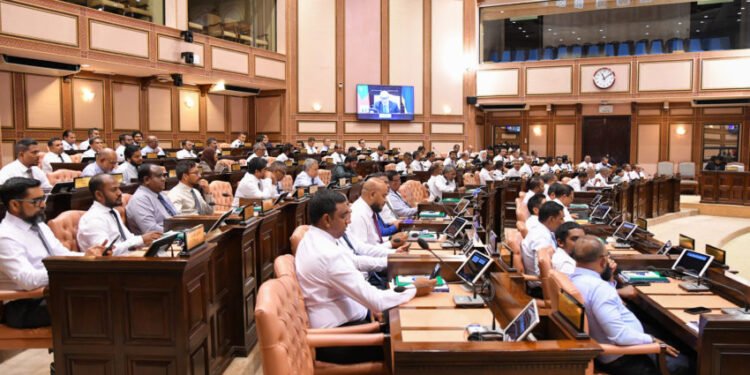 އުމުރުން 75 އަހަރުވަންދެން ވަޒީފާގައި މަސައްކަތް ކުރުމުގެ ފުރުޞަތު