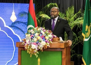 ރޯދަމަހު ދުވާލު ހާމަކަން ބޮޑުކޮށް ޓޫރިސްޓުންނަށް ކެއުންބުއިމުގެ ޚިދުމަތް ދިނުން ހުއްޓާލުމަށް އިސްލާމިކް މިނިސްޓަރ ގޮވާލައްވައިފި