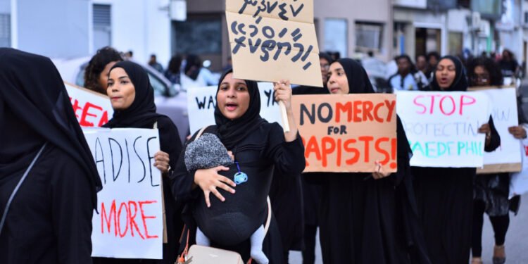 ކުޑަކުއްޖަކަށް ޖިންސީ ގޯނާކުރި ކަމުގައި ދެމީހަކު ހައްޔަރުކޮށްފި