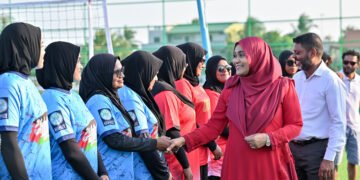 މީދޫ ވޮލީކޯޓް ރައީސުލްޖުމުހޫރިއްޔާގެ އަނބިކަނބަލުން ހުޅުއްވައިދެއްވައިފި
