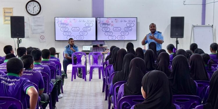 ރައްކާތެރި ގޮތުގައި އިންޓަރނެޓް ބޭނުން ކުރުމާއި ބެހޭ މައުލޫމާތު ދީފި