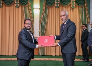 ޔޫއޭއީގެ ސަފީރަކަށް ހުންނަވަނިކޮށް ވަކިކުރެއްވި މުންދު ރައީސް އޮފީހުގެ ތަރުޖަމާނަކަށް!