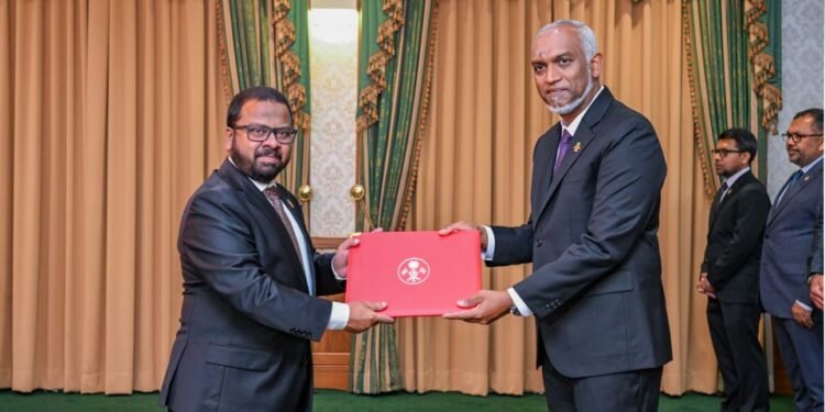 ޔޫއޭއީގެ ސަފީރަކަށް ހުންނަވަނިކޮށް ވަކިކުރެއްވި މުންދު ރައީސް އޮފީހުގެ ތަރުޖަމާނަކަށް!