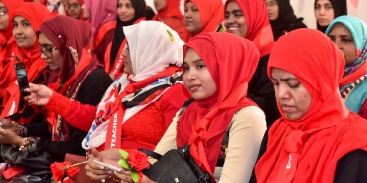 ކުޅިވަރު އެސޯސިއޭޝަންތައް ހިންގުމަށް ޓީޗަރުން ”ގުރުބާންކުރުން“ ހުއްޓާލުމަށް ގޮވާލައިފި