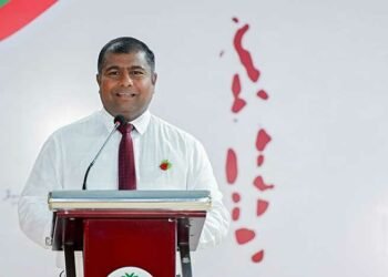 ދެ ހިތެއްގެ ލޮބުވެތިވި އުންމީދުގާ ….“ އާދަމް ނަޞީރު އިބްރާހީމްގެ މަޒުމޫން: